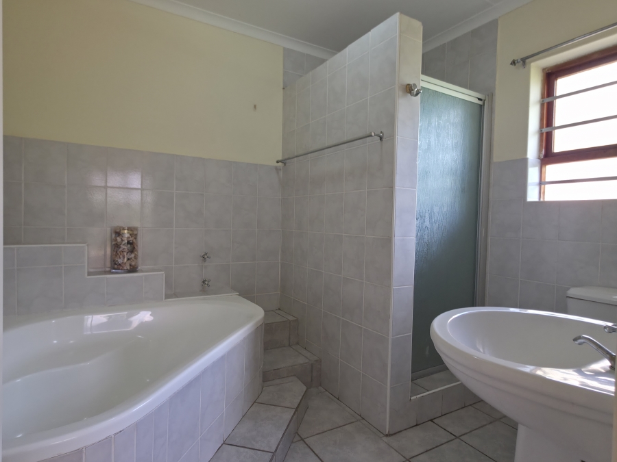 3 Bedroom Property for Sale in Wavecrest Eastern Cape